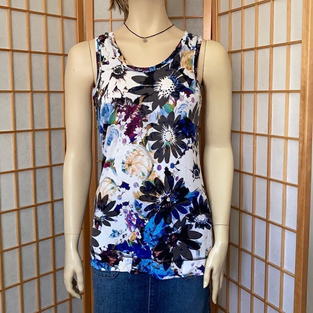 3/$20 Simply Vera Vera Wang Flowy Tank Top